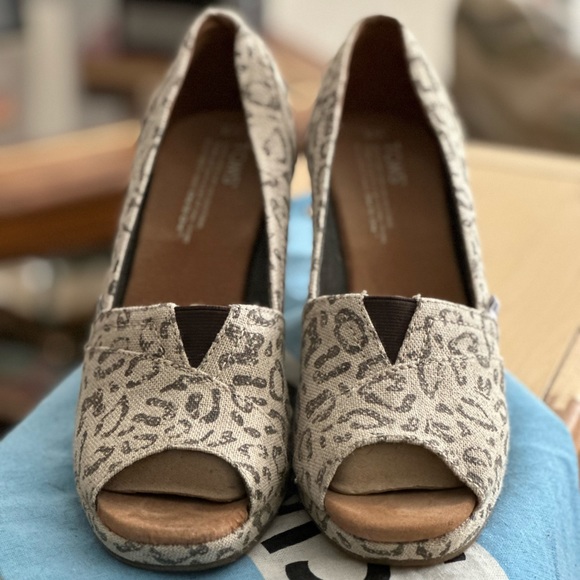 TOMS Ladies Espadrilles, size 9 NWOT - Picture 2 of 4